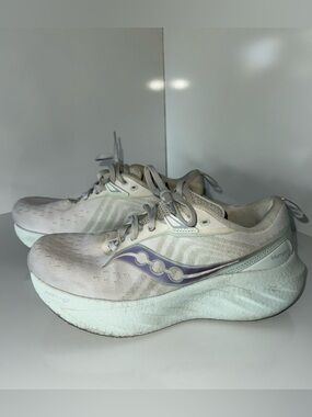 Saucony Triumph 22 Sneakers Size 8 NO INSOLES